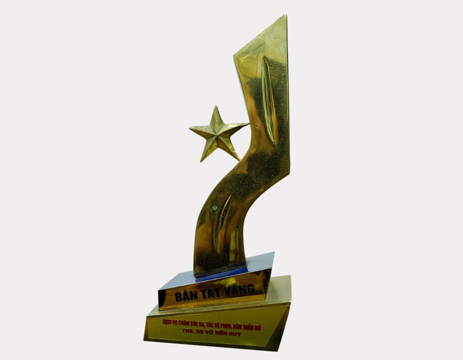 Cúp bàn tay vàng trong ngành thẩm mỹ Việt Nam