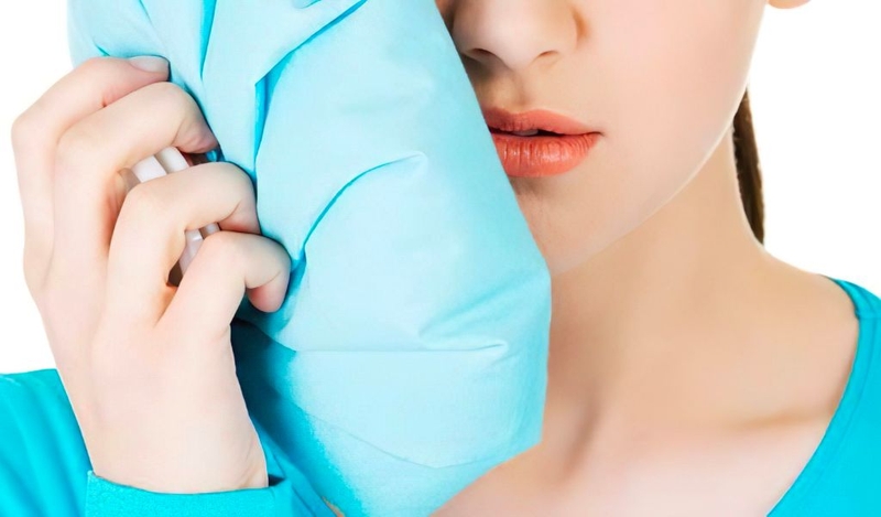 Tránh không chườm nóng, tác động mạnh sau tiêm botox gọn hàm