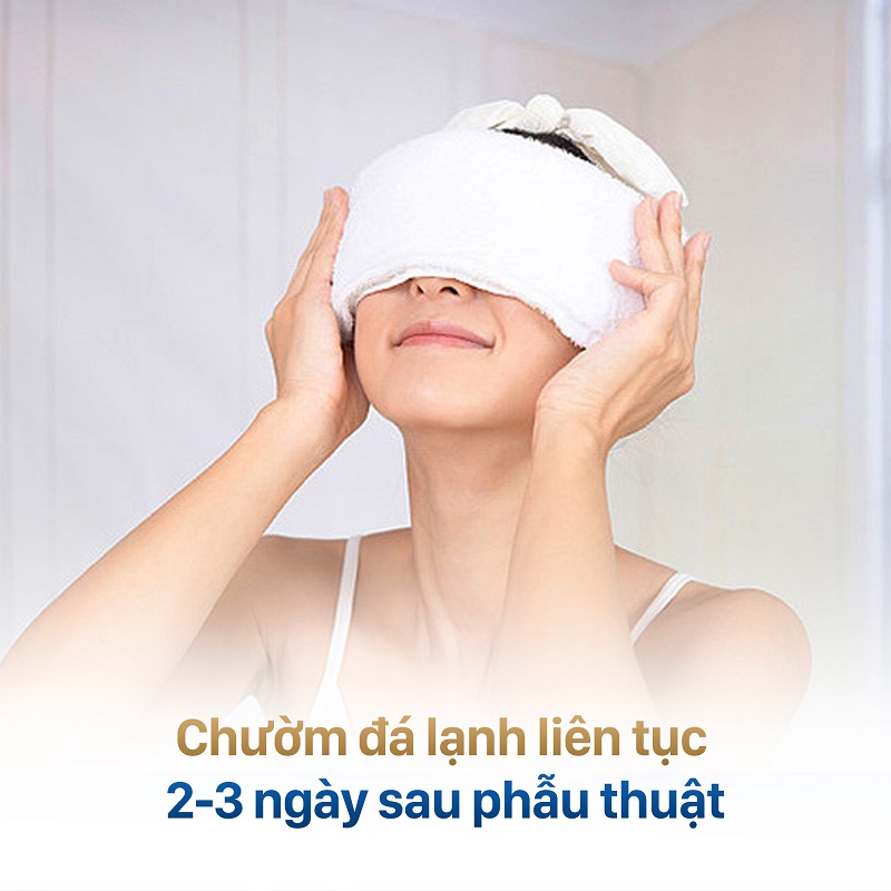 Chườm lạnh hỗ trợ giảm thiểu triệu chứng sưng tấy sau cắt mí