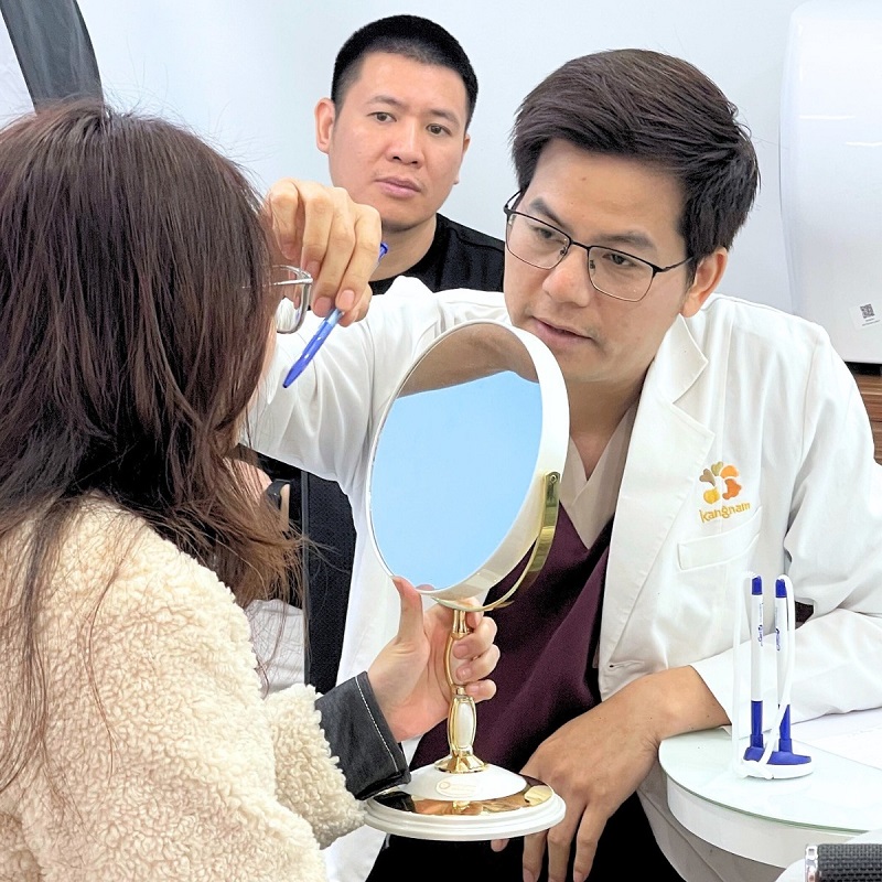 Bác sĩ Henry là chuyên gia nhiều năm kinh nghiệm