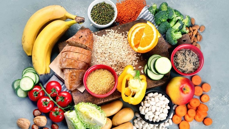 Ăn uống đầy đủ dưỡng chất sẽ giúp da mặt săn chắc, hồng hào