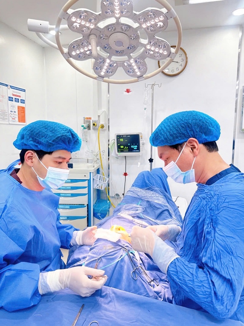 Nên cắt mí tại địa chỉ thẩm mỹ uy tín để đảm bảo an toàn