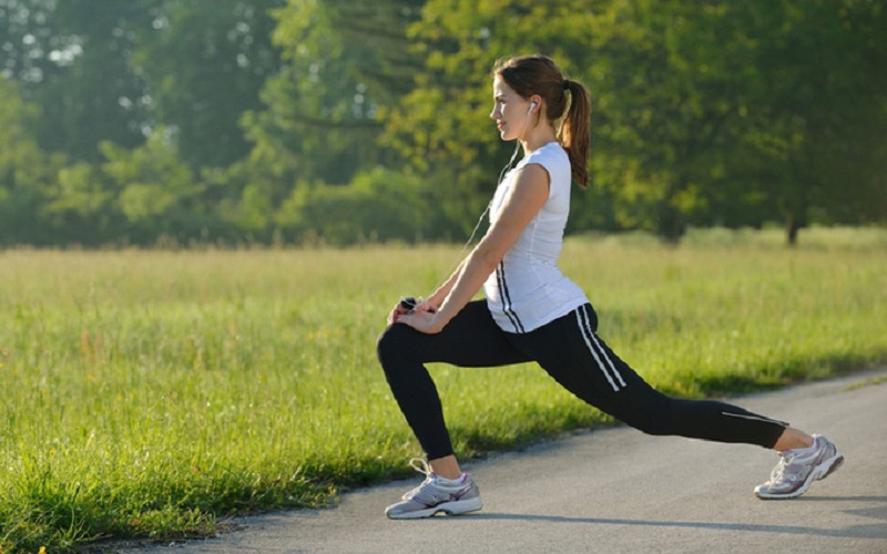 Chị em nên luyện tập thể thao đều đặn để duy trì vòng 3 săn chắc lâu dài