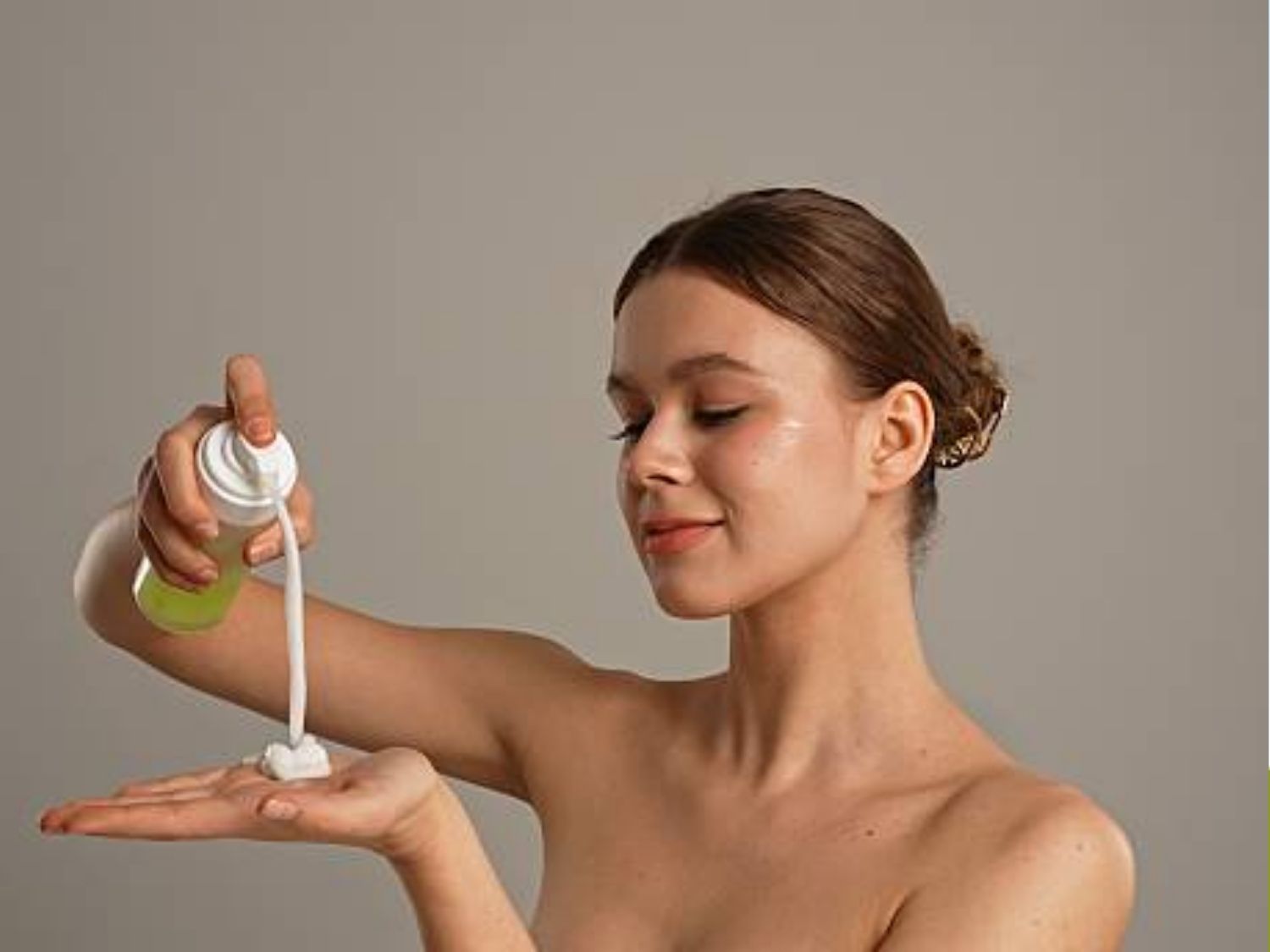 tuổi dậy thì nên chọn sữa rửa mặt phù hợp và dịu nhẹ