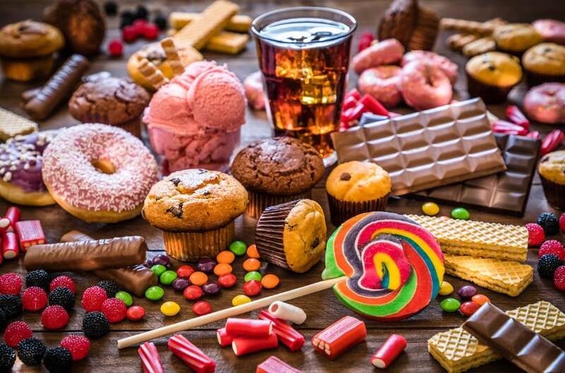 Để giảm mỡ bụng nhanh nên tránh ăn đồ ngọt, bánh kẹo
