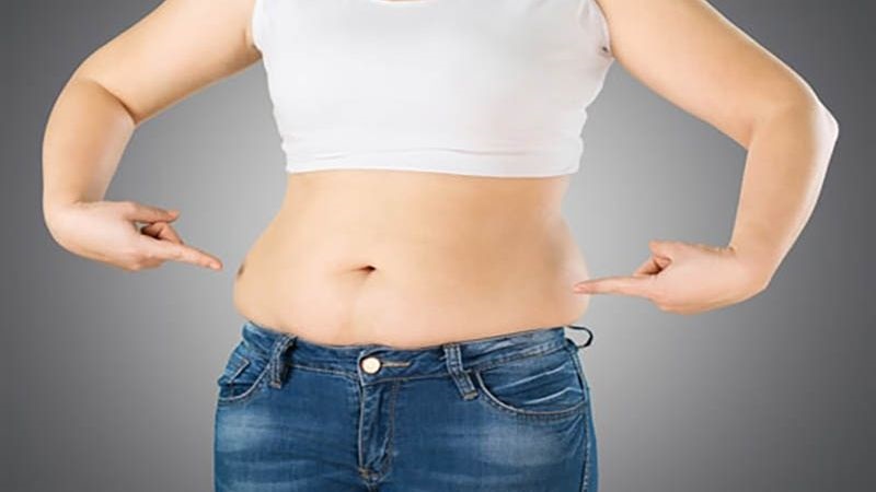 Mỡ bụng dưới tích tụ do lượng calo dư thừa