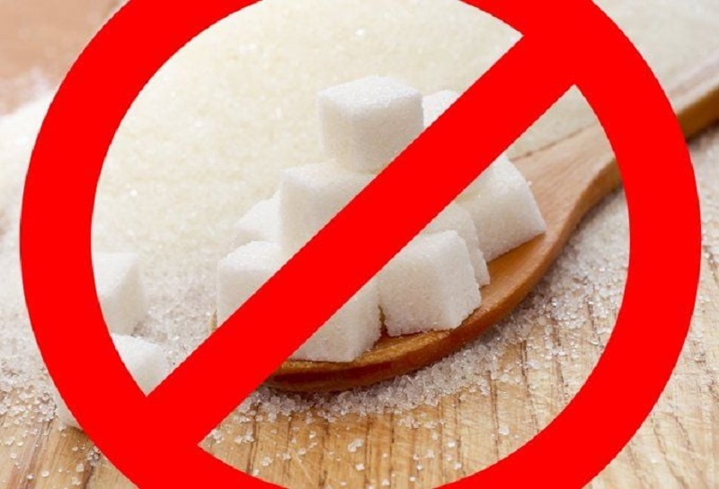 Tránh những nhóm đồ ăn chứa nhiều đường như bánh kẹo, nước ngọt