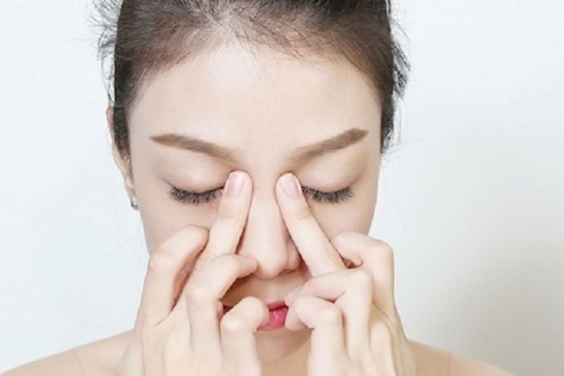 Massage vùng mũi giúp tăng tuần hoàn máu