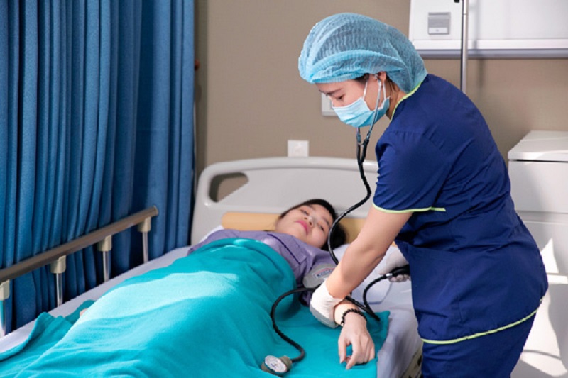 Khách hàng cần được kiểm tra sức khỏe tổng quát trước khi phẫu thuật