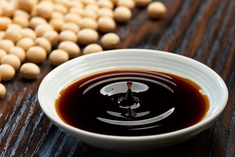 Thay thế nước mắm bằng nước tương ít muối