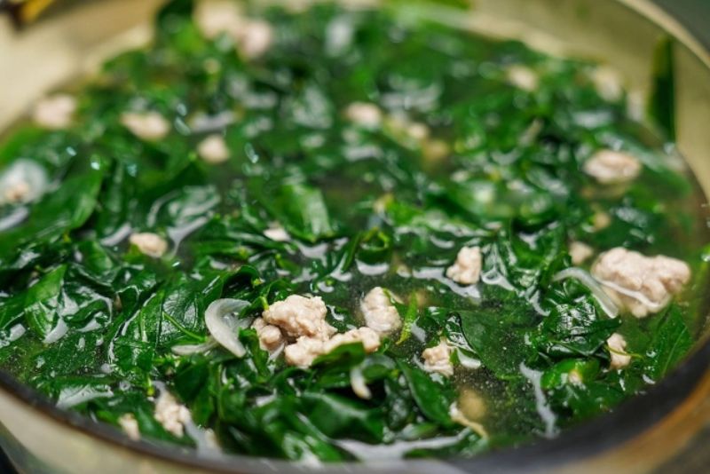 Sau nâng mũi có thể ăn rau ngót