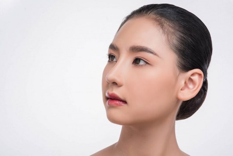 Người có mắt to, tròn, sâu và trán cao
