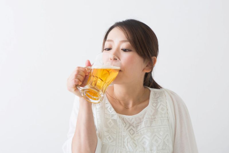 Sau nâng mũi, rượu bia có thể làm chậm quá trình lành vết thương