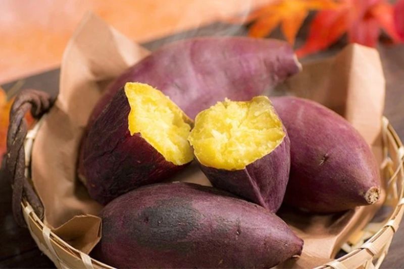 Khoai lang là thực phẩm lành tính, hỗ trợ tốt cho quá trình hồi phục sau nâng mũi.