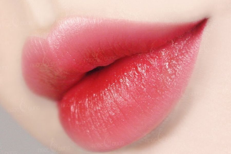 Phun màu đỏ hồng thanh lịch, nhẹ nhàng