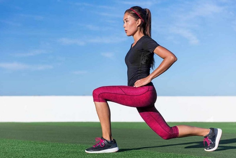 Lunges cũng là bài tập giúp phát triển cơ mông, cơ đùi và bắp chân