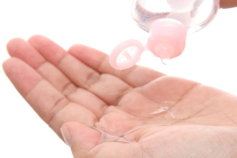 Dầu em bé xóa hình xăm tạm thời