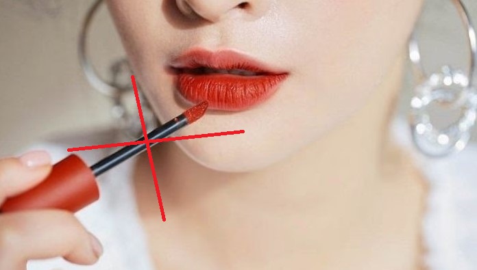 Tránh sử dụng son thời gian sau phun môi và khi môi nổi mụn nước