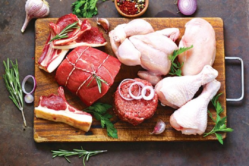 Thịt bò, thịt gà có thể gây ngứa ngáy, sưng viêm môi sau phun