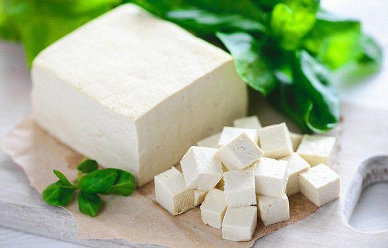 Có thể ăn đậu phụ sau khi phun môi, để cung cấp dưỡng chất cho cơ thể.