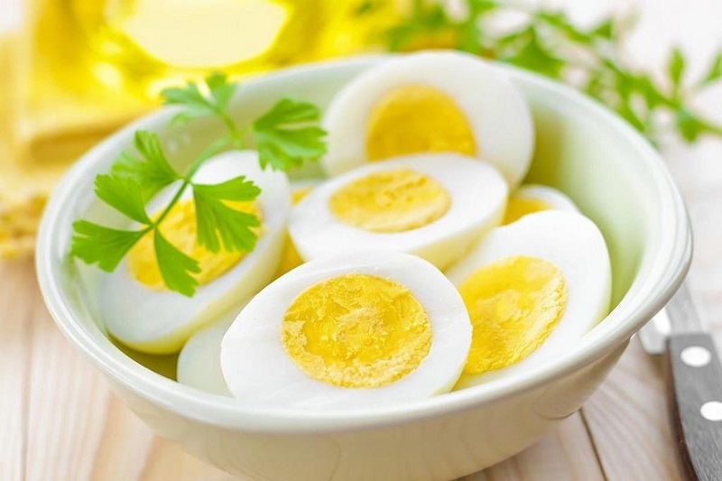 Trứng chứa những thành phần không tốt cho môi sau phun