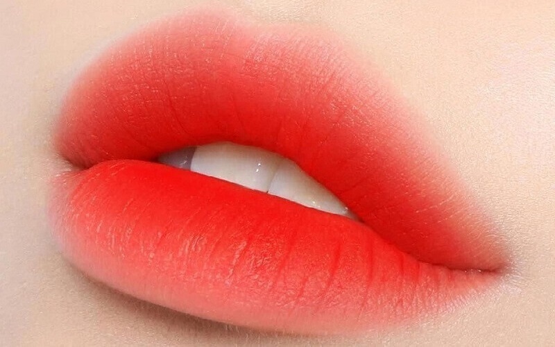 Phun môi Plascell không gây đau, rút ngắn thời gian phục hồi