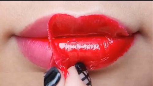 Màu môi hồng đào còn cải thiện được tình trạng môi