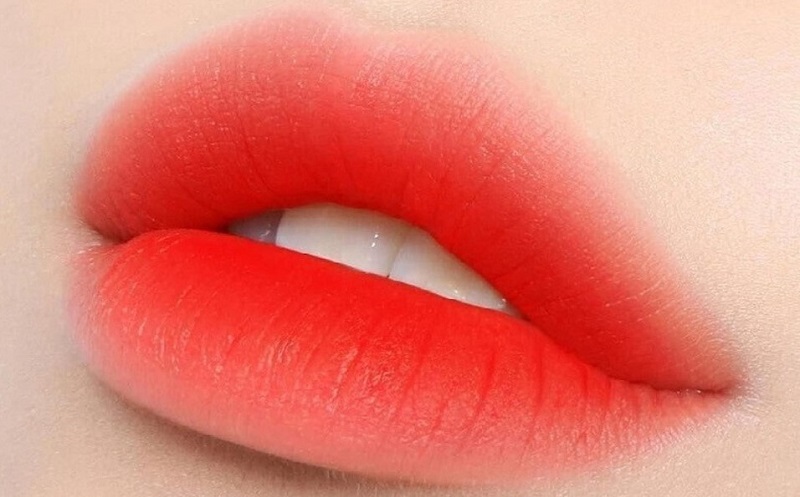phun môi màu nào đẹp cho tuổi 30, không thể bỏ qua sắc môi đỏ cam