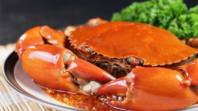 Ăn cua quá sớm có thể khiến môi nổi mụn nước