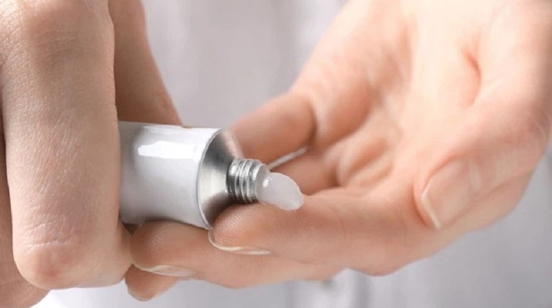Sử dụng thuốc bôi chuyên dụng