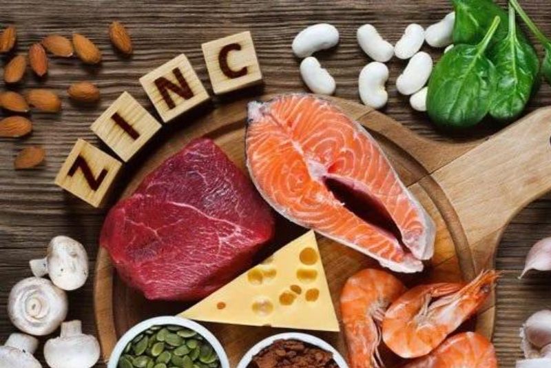 Kẽm giúp điều tiết bã nhờn, giảm viêm và mờ thâm