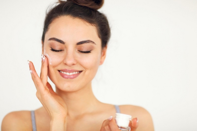 Nên dưỡng ẩm cho da sau khi điều trị