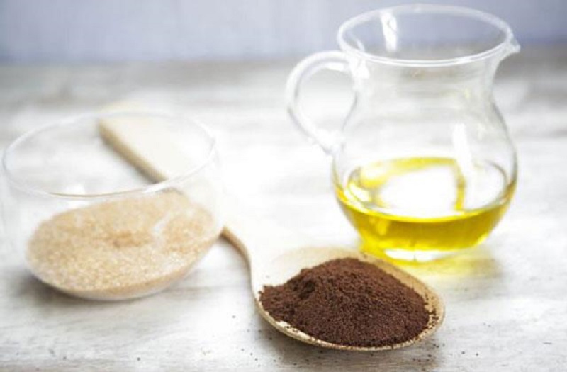 Hỗn hợp dầu dừa và cafe cũng là cách làm trắng da được nhiều người sử dụng