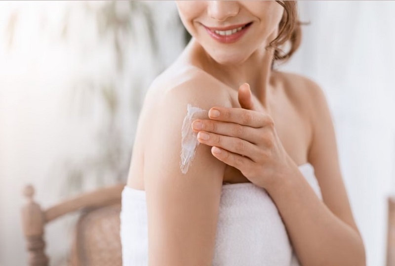 Chăm sóc và thoa kem dưỡng ẩm đều đặn