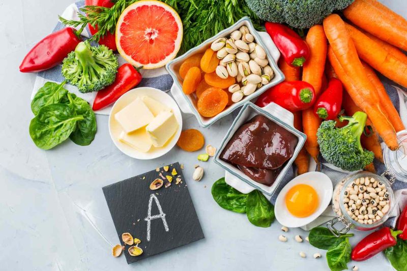 Vitamin A giúp kiểm soát dầu nhờn và làm dịu viêm da