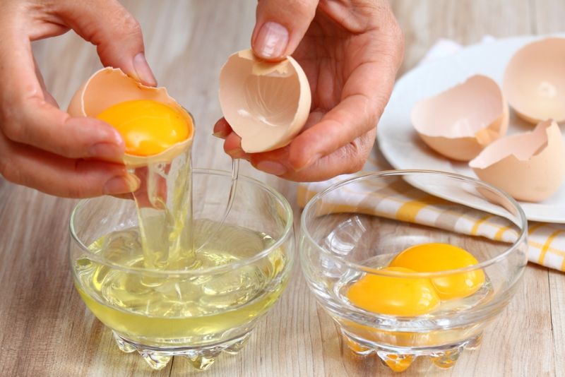 Lòng đỏ trứng và mật ong giúp da khỏe từ bên trong