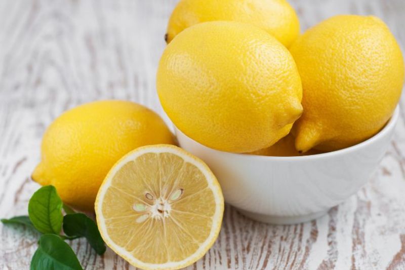 Chanh tươi giúp làm sáng da và làm mờ vết thâm hiệu quả