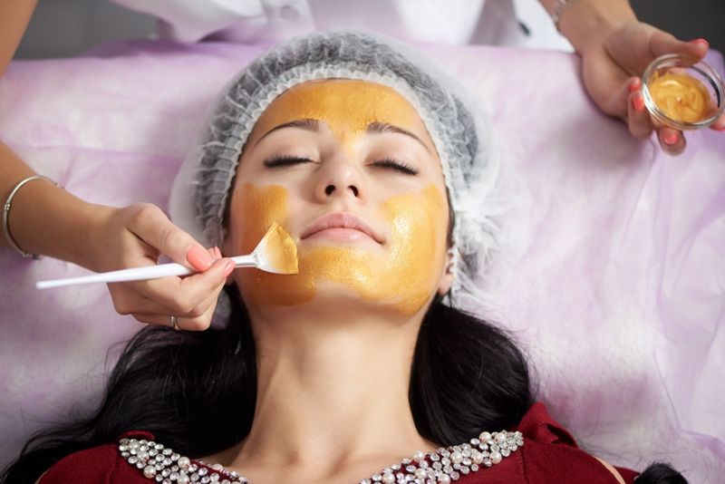 Curcumin là hoạt chất chính trong nghệ, có khả năng chống viêm, tái tạo da và ngăn chặn hình thành sắc tố melanin gây thâm