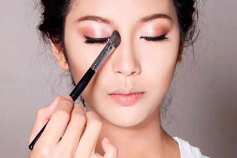 Hạn chế tối đa trang điểm vùng mũi