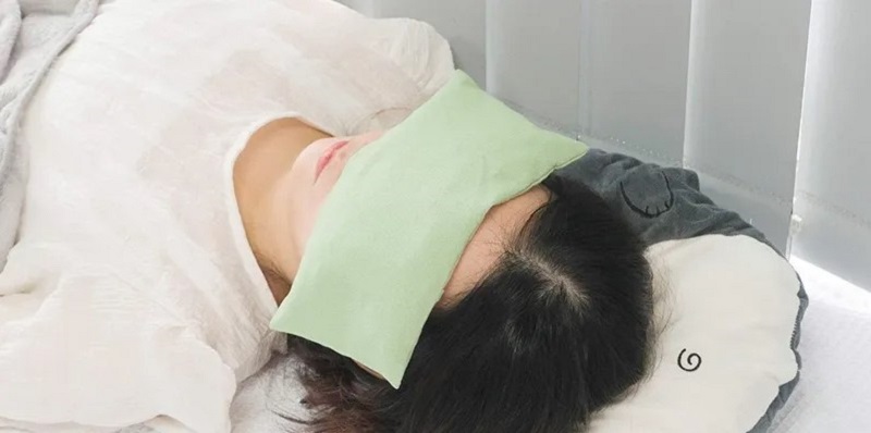 Khách hàng nên chăm sóc vết thương sạch sẽ và chườm đá lạnh sau mở rộng góc mắt