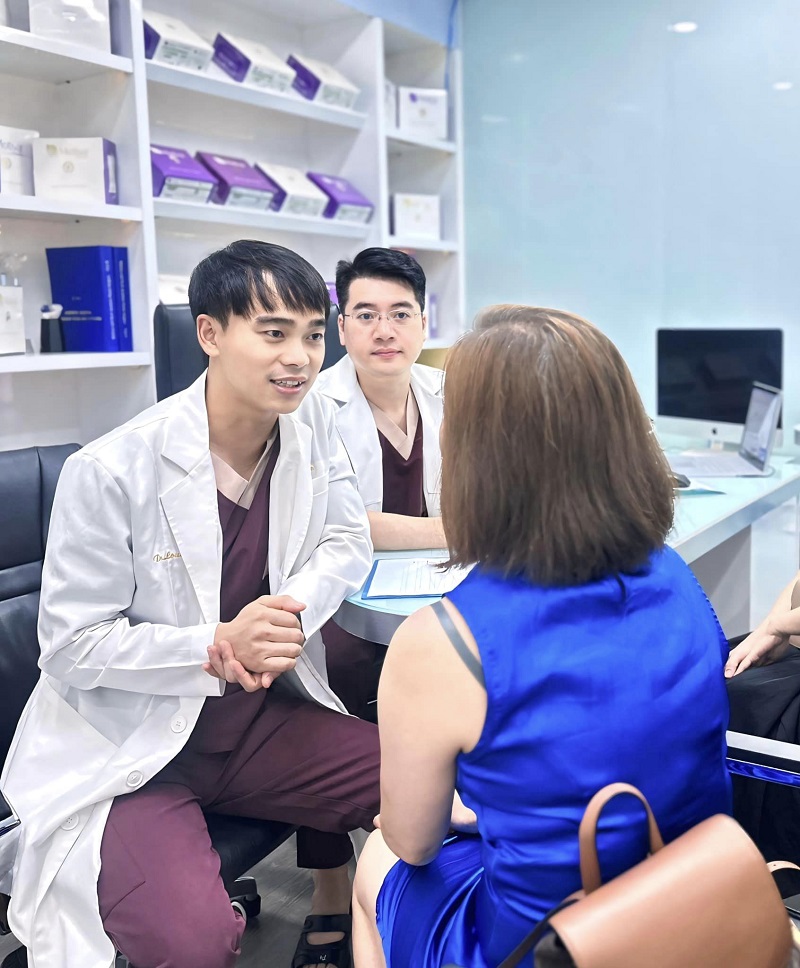 Tái khám để bác sĩ đánh giá tốc độ phục hồi của chân mày