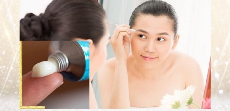 Thoa thuốc mỡ sau khi điêu khắc lông mày để thúc đẩy quá trình bong vảy
