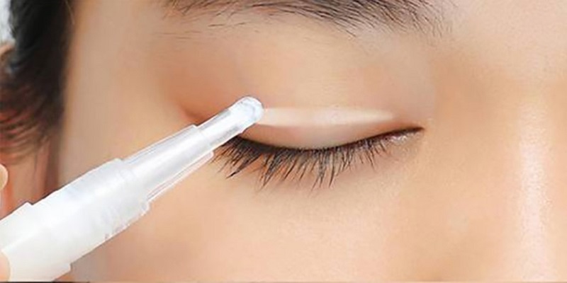 Keo nhấn mí chuyên dụng để tạo mắt 2 mí