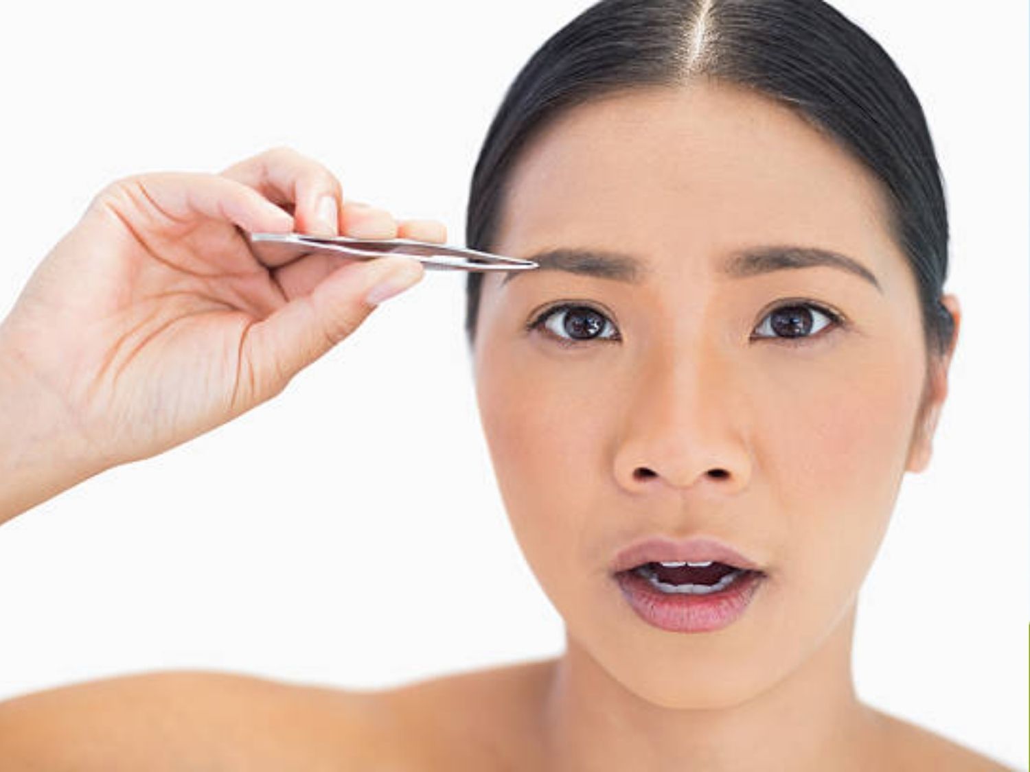 không bóc vảy sau khi điêu khắc lông mày vì Sau khi phun xăm, lớp vảy hình thành là một phần của quá trình hồi phục