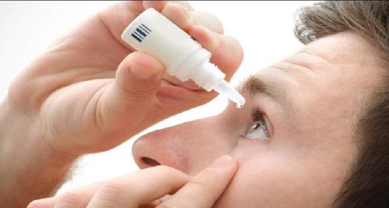 Thuốc nhỏ mắt có công dụng làm giảm khó chịu, căng tức