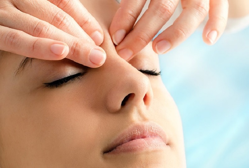 Massage mắt giúp mắt dễ chịu hơn