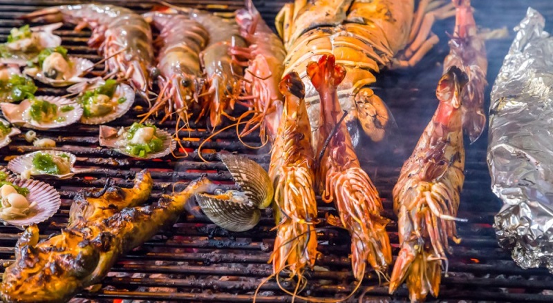 Hải sản có thể gây kích ứng, ngứa ngáy chân mày
