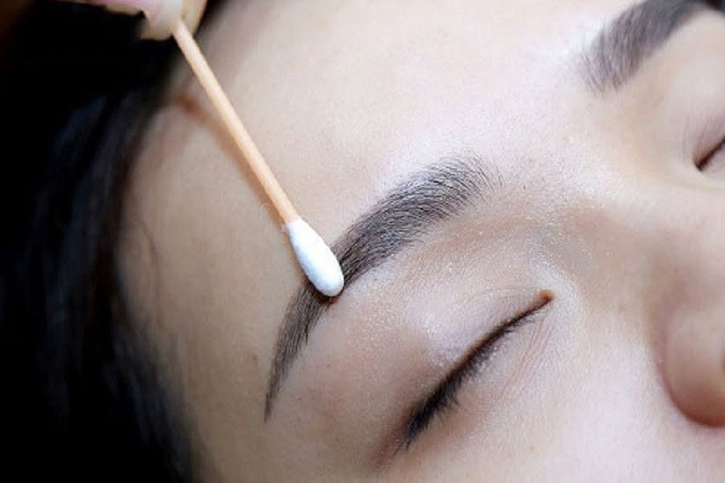 Vệ sinh và chăm sóc lông mày theo hướng dẫn