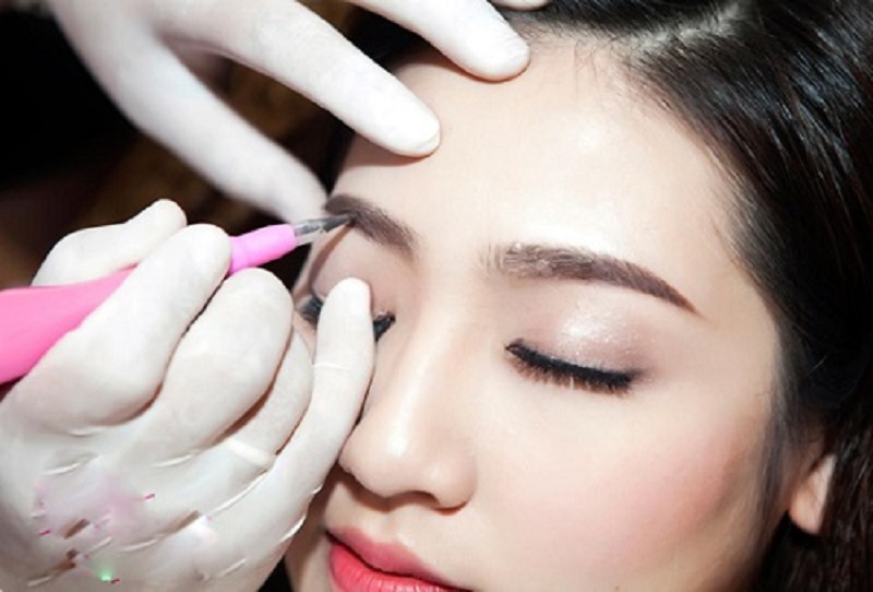 Phun lông mày sẽ không gây đau cho khách hàng