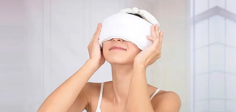 Chườm lạnh sẽ giúp giảm sưng tấy sau phun mí